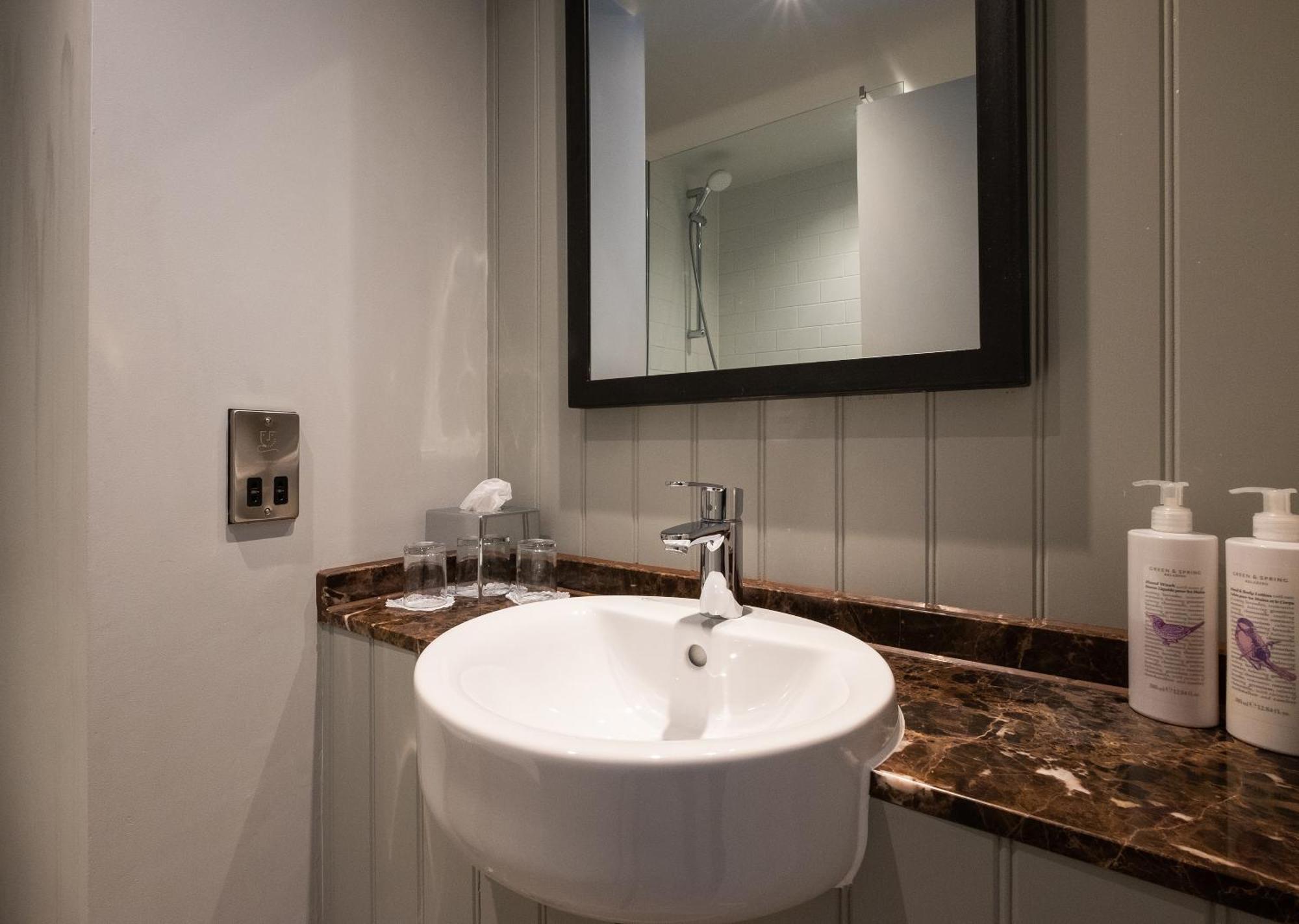 Bridge Hotel Greenford  Εξωτερικό φωτογραφία